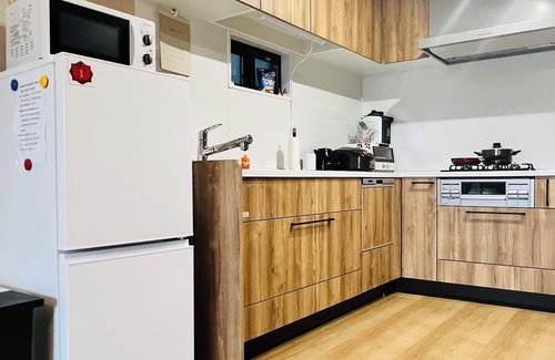 Nishinari House | Direct access to Osaka Kansai Airport,5 minutes by train from Nanba