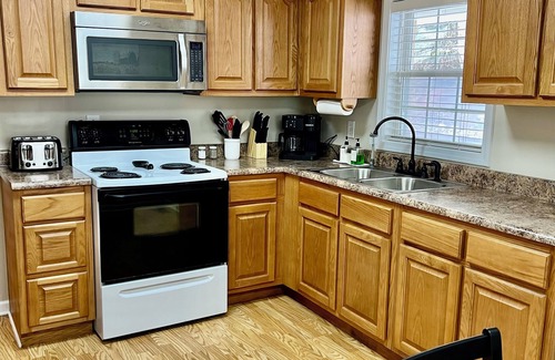Yeaddiss House | Direct Access to Waterfall/Creek Trail of Leatherwood Off Road Park