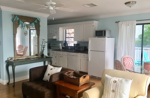 Juno Beach House | DIRECT OCEAN VIEW, STEPS TO BEACH, BOUTIQUE BEACH CHIC TOWNHOME, No Cleaning Fee