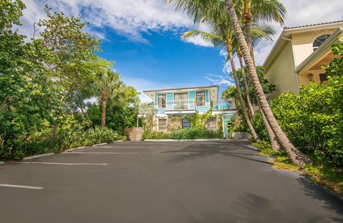 Juno Beach House | DIRECT OCEAN VIEW, STEPS TO BEACH, BOUTIQUE BEACH CHIC TOWNHOME, No Cleaning Fee