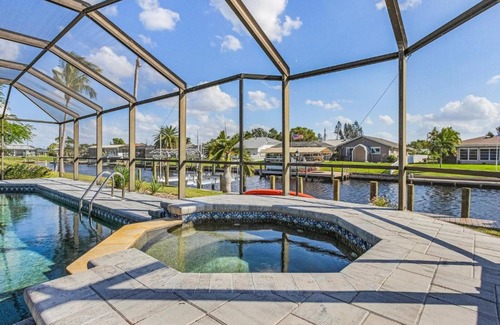 Fort Myers House | Direct Sailboat Access & Southern Exposure Heated Pool - Villa Coconut Hideaway - Roelens