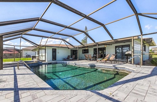 Fort Myers House | Direct Sailboat Access & Southern Exposure Heated Pool - Villa Coconut Hideaway - Roelens