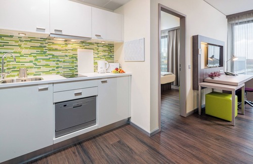 Frankfurt Airport Area House | Directly at the airport & S-Bahn - in a few minutes in Frankfurt city center.