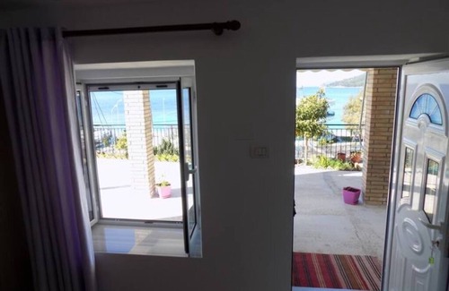 Himare Apartment | Directly on the beach