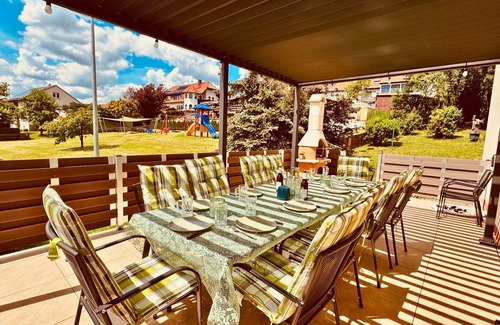 Rixfeld House | Directly on the Vulkanradweg Spacious Holiday Home Taufstein 1 to 6 People