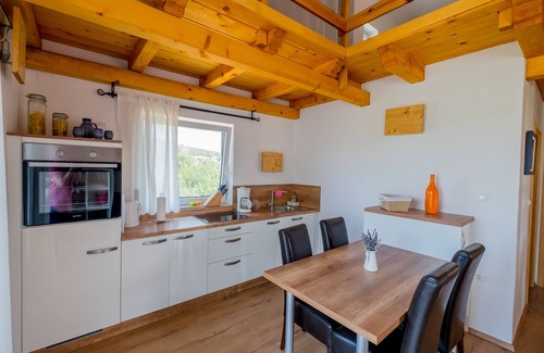 Bilice House | Directly on the water, with BOATSANLEGER! 3 separate apartments! Ideal for 6-8 pers.
