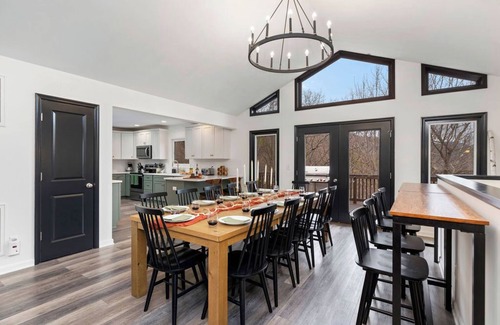 McGaheysville House | Discounted Rates! Sauna-Hot Tub-Arcades-Theater!