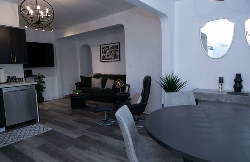 Port Dalhousie Apartment | Discover a charming haven in Port Dalhousie.With our own private parking lot.