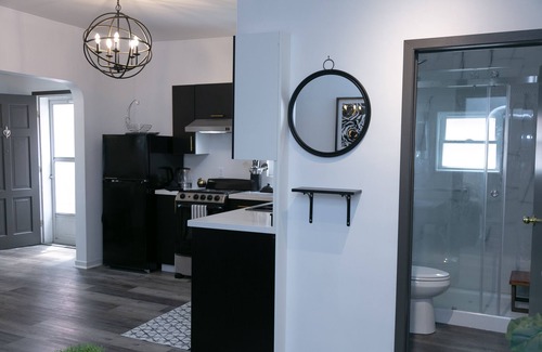 Port Dalhousie Apartment | Discover a charming haven in Port Dalhousie.With our own private parking lot.