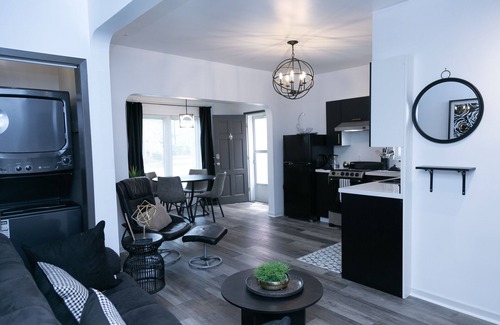 Port Dalhousie Apartment | Discover a charming haven in Port Dalhousie.With our own private parking lot.