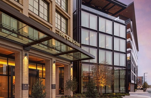 Fort Worth Cultural District Hotel | Discover Charm in Contemporary Room Near Historic Areas