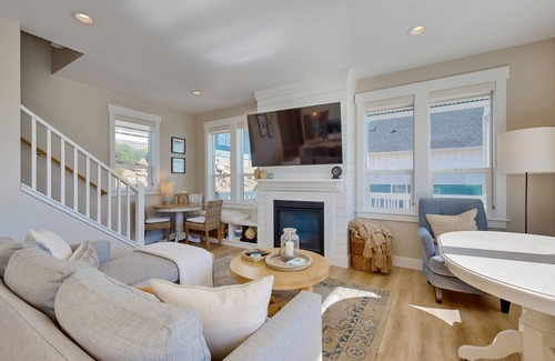 Nelscott House | Discover Coastal Bliss: Your Perfect Retreat Awaits in Lincoln City