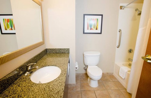 Ocotillo House | Discover Relaxation at Holiday Inn Chandler: Outdoor Pool & Dining On-Site