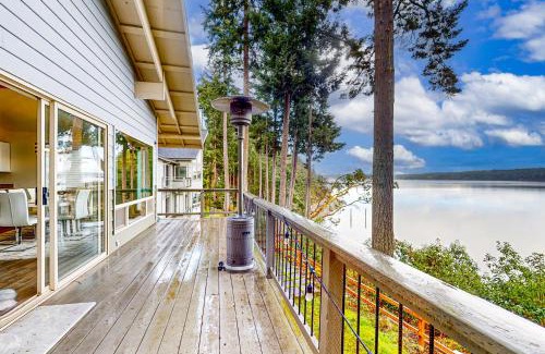 Adelma Beach House | Discovery Bay View Home