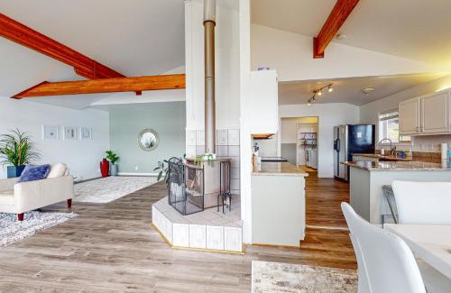 Adelma Beach House | Discovery Bay View Home