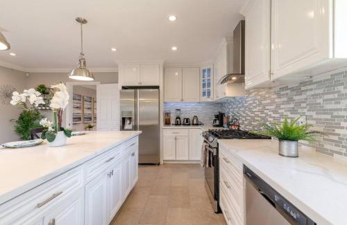 Hermosa Village Villa | Disneyland Paradise 6 BedRoom 4 Bathroom Pool Spa Games