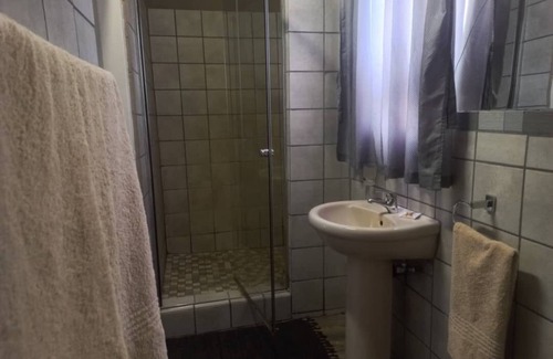 Shakawe Hotel | Dithapi Cottages