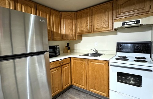 Vernon Apartment | Divya Sutra Plaza and Conference Centre, Vernon, BC