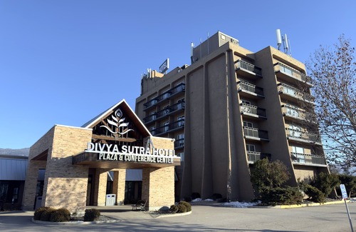 Vernon Apartment | Divya Sutra Plaza and Conference Centre, Vernon, BC