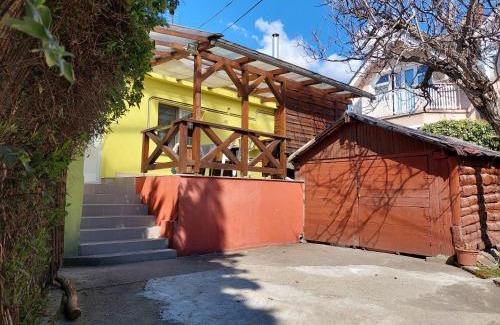 District XXII House | Dizike Pet-friendly Guesthouse