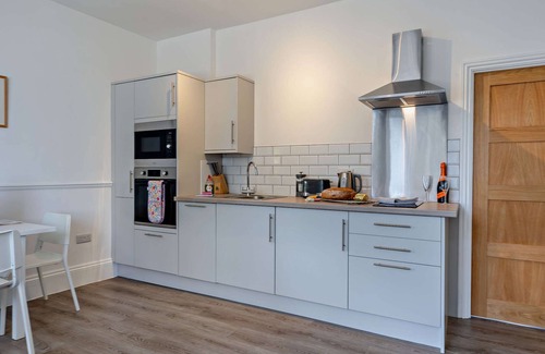 Swanage House | Dizzy Lows Modern 1 Bedroom Swanage Apartment with Bay Views