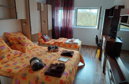 Dobra House | DOBRA RAKIJA - transit sleep
