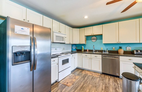 Palm Harbor House | Dock & Bay Access: Rockport Home on Canal