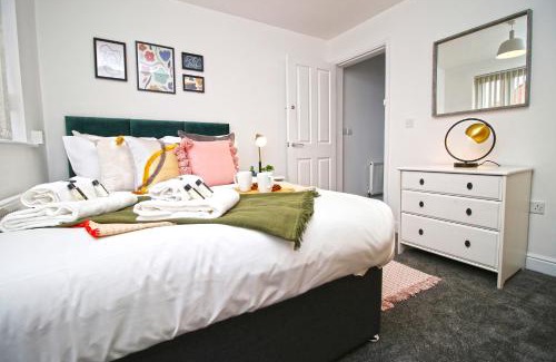 Newport Apartment | Dock House - 5 Bedroom House - Sleeps 7