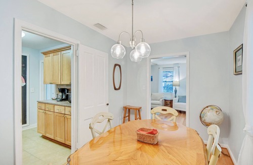 Saint Simons Heights House | Dog Friendly Cottage with large back yard!
