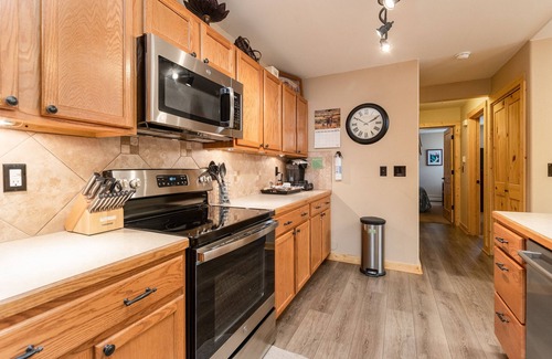 Estes Park Condo | Dog Friendly-5 min walk to downtown #3169
