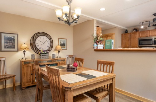 Estes Park Condo | Dog Friendly-5 min walk to downtown #3169