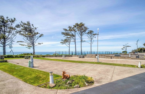 Agate Beach RV Rental | Dog Friendly, Available with 50AMP, 30AMP, Water and Sewer hook up's, WiFi