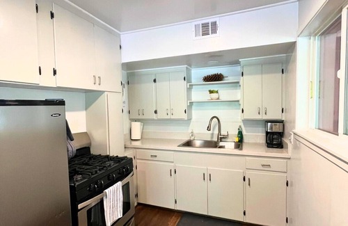Donner Lake Woods Cabin | Dog Friendly Cabin | 3 Minute Walk to Donner Lake | Close to Hiking & Biking