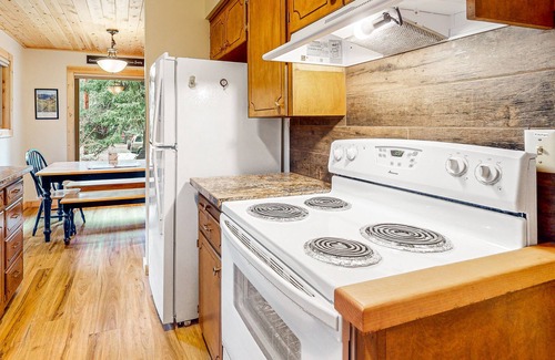 Joseph Cabin | Dog-friendly cabin near lake with mountain view, gas fireplace, deck, & W/D