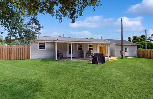 Harkers Island House | Dog-friendly coastal home with enclosed yard and boat parking available