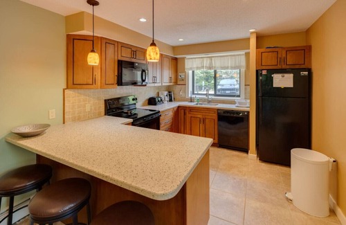 Lincoln House | Dog Friendly Condo at Clearbrook