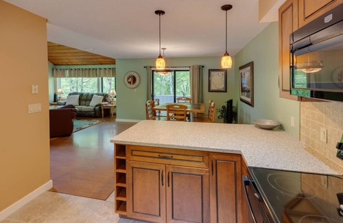 Lincoln House | Dog Friendly Condo at Clearbrook