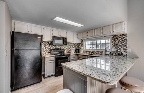 Arcadian Shores Condo | Dog Friendly Condo in Cumberland Terrace at Kingston-3 Min Drive to Beach-$300 FREE Activities Daily
