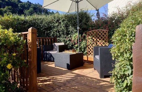 West Looe House | Dog friendly detached Nancecliff Cottage-enclosed garden & ocean view-Cornwall