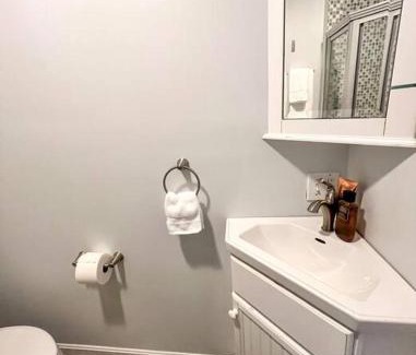 Historic Hill House | Dog-friendly downtown Newport apartment