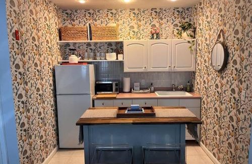 Historic Hill House | Dog-friendly downtown Newport apartment