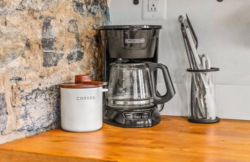 Luray Apartment | Dog-Friendly Downtown Studio — Walk to Park, Shops