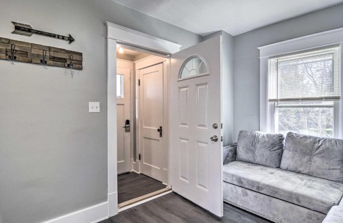 Cheektowaga House | Dog-Friendly Home about 14 Mi to Highmark Stadium
