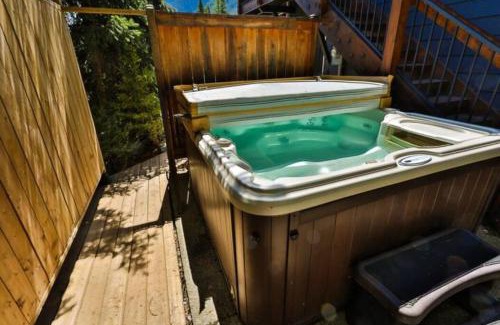 East Kootenay Apartment | Dog friendly Home on Ski Hill with Hot Tub by StayIn