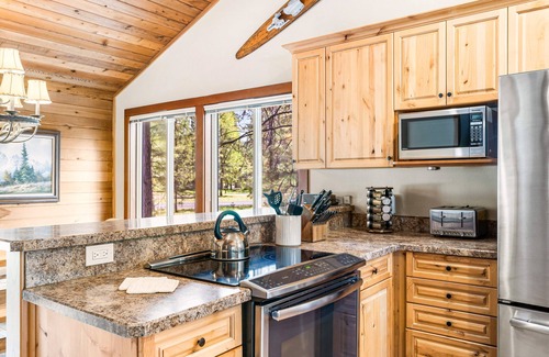 Overlook Park House | Dog-friendly home with private hot tub, pool access, & central AC - SHARC passes