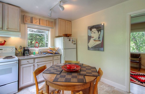 Guerneville House | Dog-friendly house with tranquil surroundings, deck, walk to the river