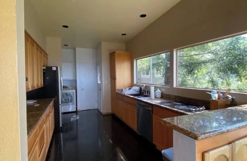 Piedmont Pines House | Dog-Friendly Huge 4 bed/3 bath Sweeping Bay Views Home Nestled in Oakland Hills.
