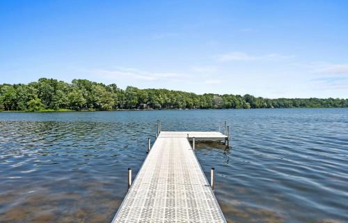 Pullman House | Dog-Friendly Idyllic Lakefront Home