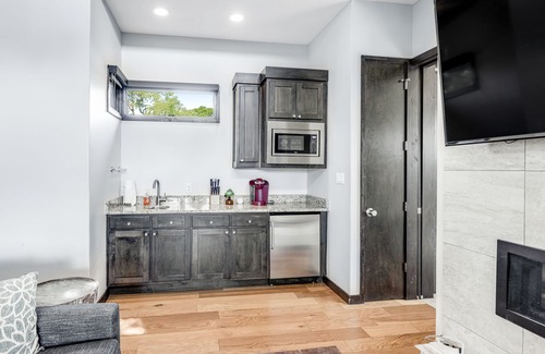 Spicewood Cabin | Dog-friendly lakeside cabin with alfresco patio, soaking tub, outdoor shower