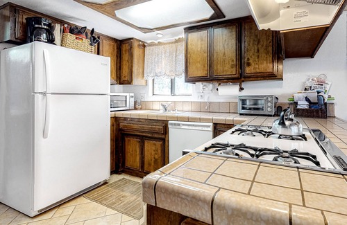 Sugarloaf Cabin | Dog-Friendly Mountain Escape w/Free WiFi, Wood Fireplace, & Washer/Dryer